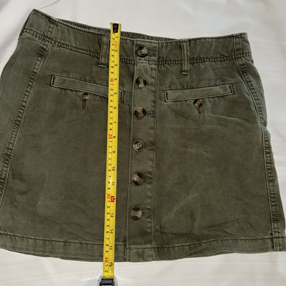 American Eagle olive green mini skirt 8 long - Picture 6 of 7